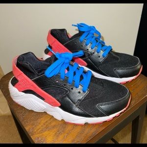 Nike YOUTH Huarache Run GS Black/Volt Pink/Photo Blue